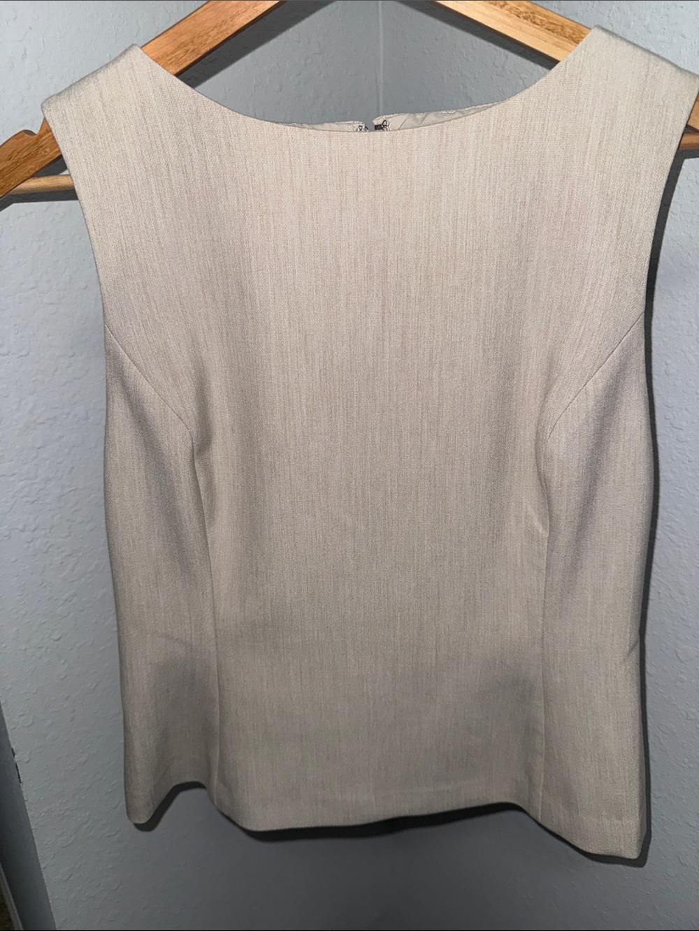 Aritzia Babaton Women's Shell Top in Light Beige